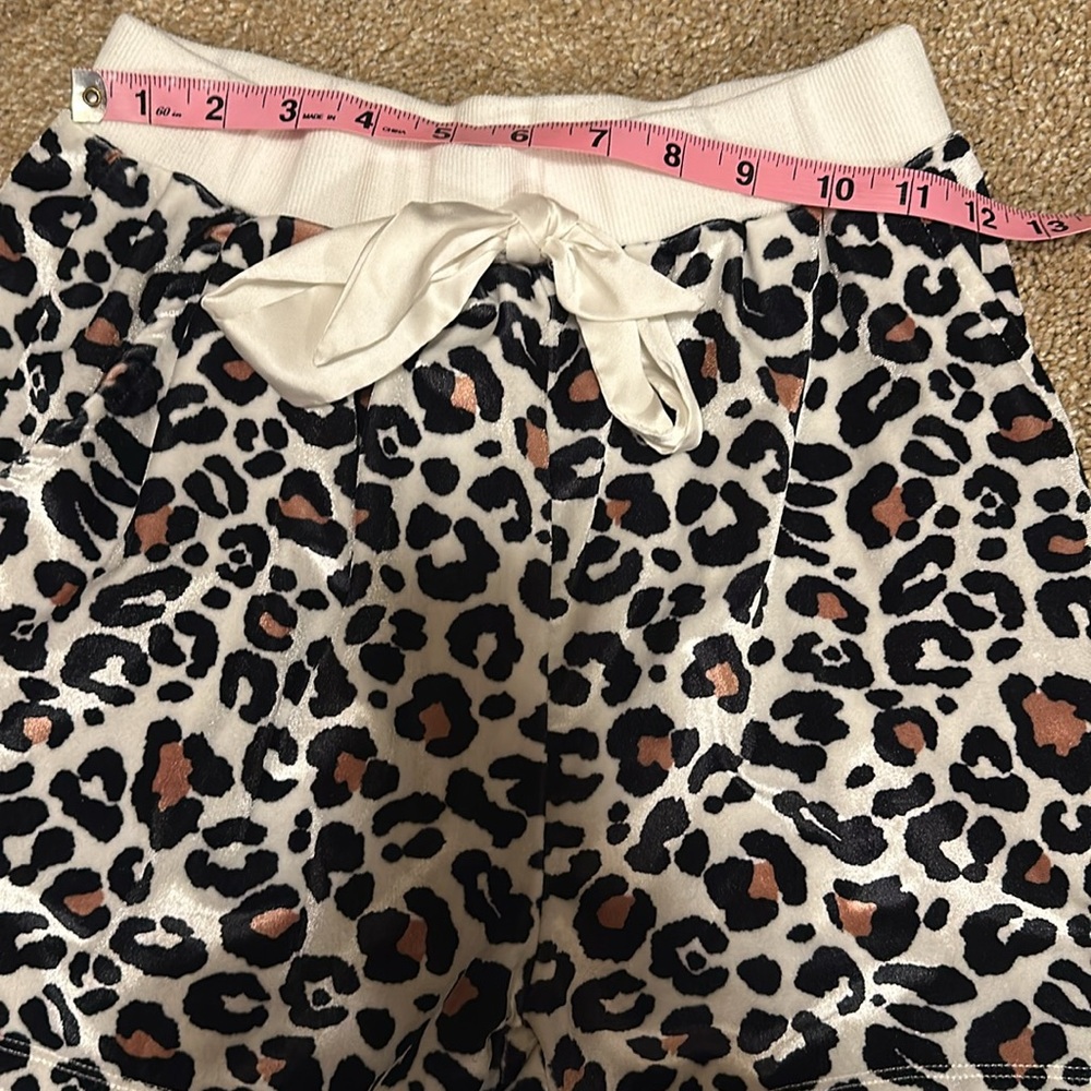 Shorts - Picture 4 of 5
